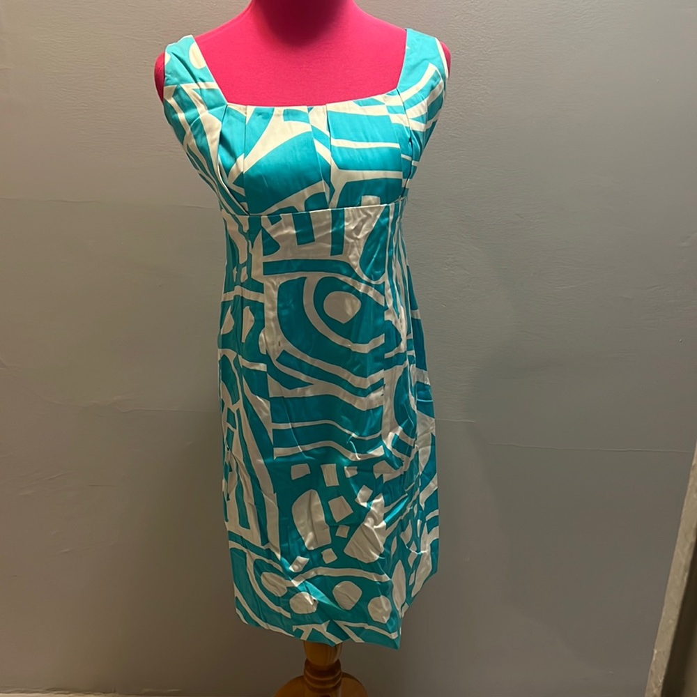 Calvin Klein size 12 P in perfect condition turquoise and white